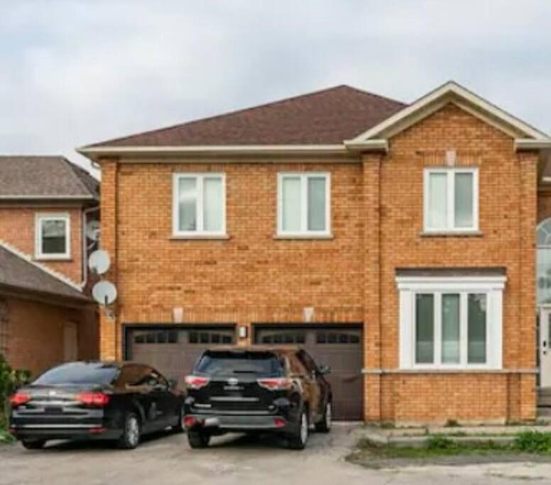 Spacious Basement Mississauga Exterior photo