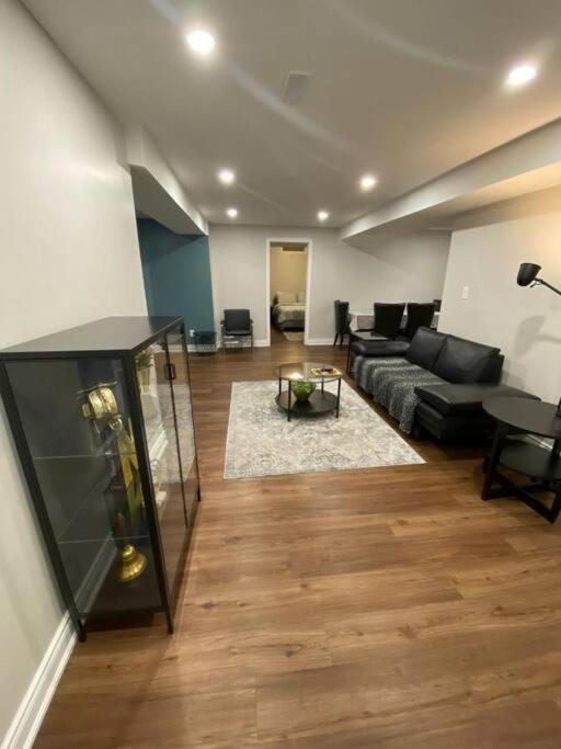Spacious Basement Mississauga Exterior photo
